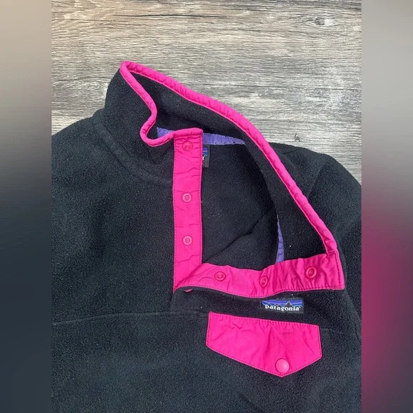Patagonia Synchilla Fleece Black And Pink Women's Size Small Pullover Snap - Picture 4 of 6